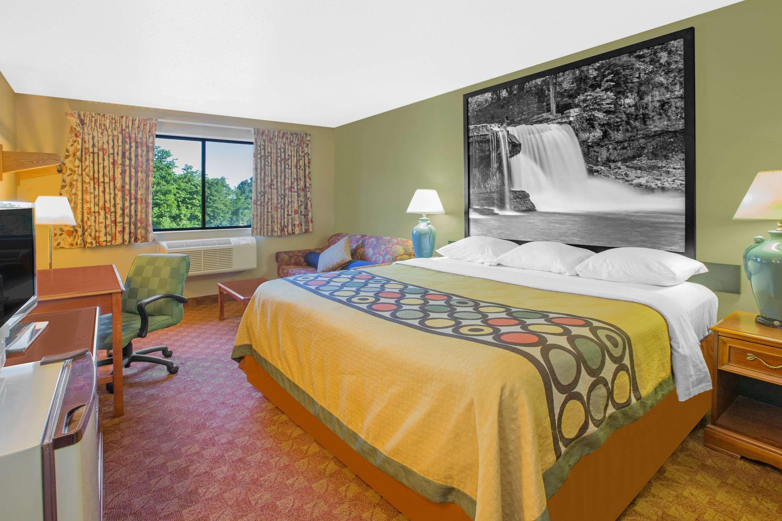 Super 8 By Wyndham Howe Exterior photo