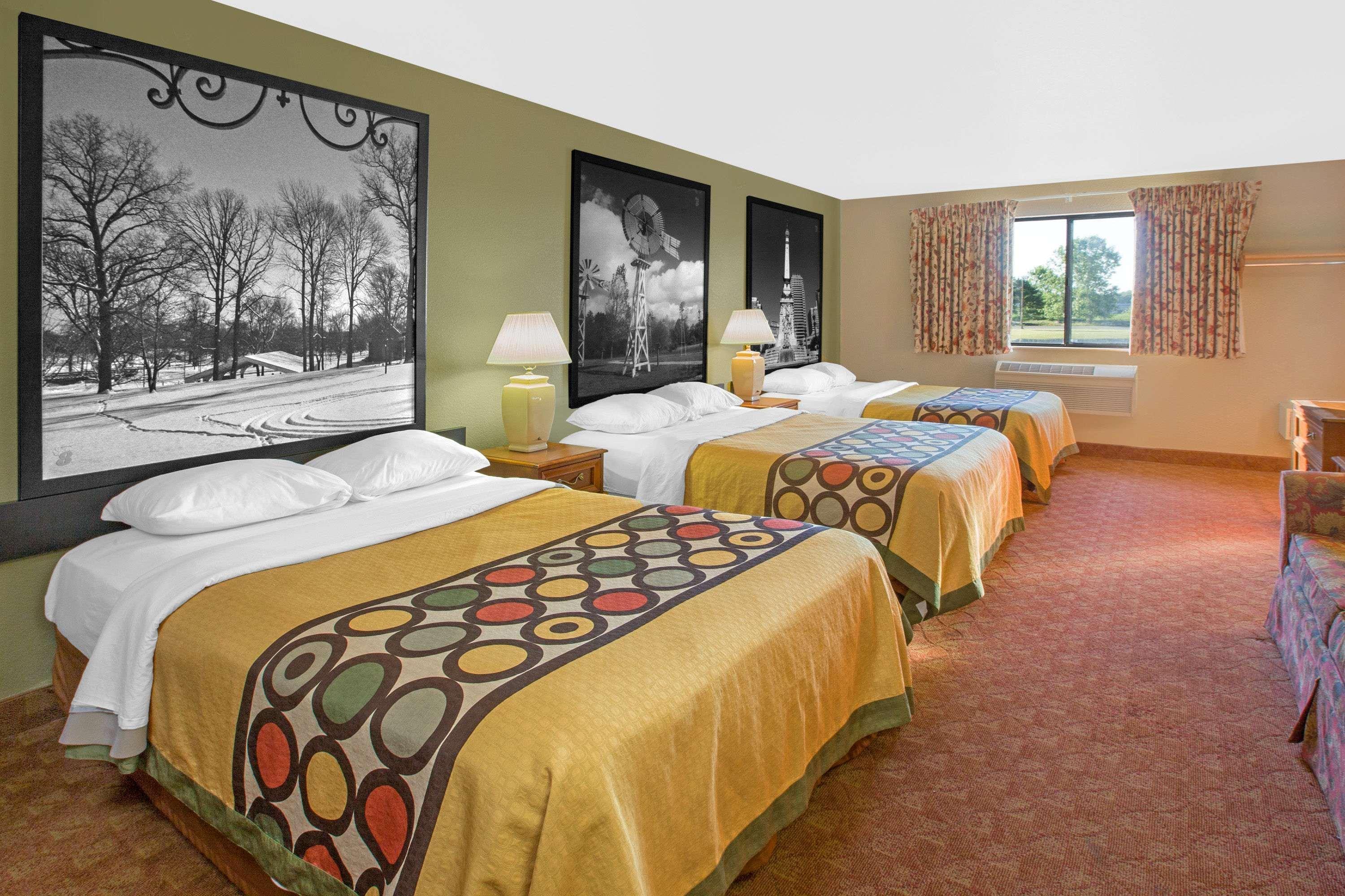 Super 8 By Wyndham Howe Exterior photo